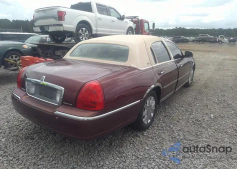 2003 Lincoln Town Car Cartier z USA, uszkodzony, nr VIN 1LNHM83W33Y631168